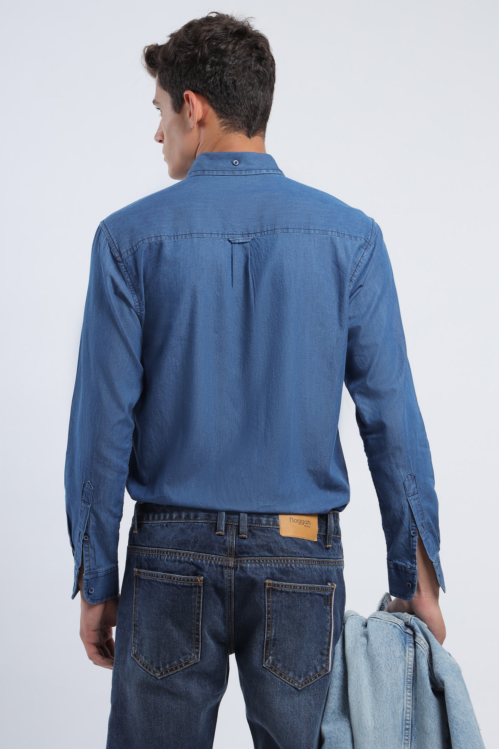 SHOWOFF Men's Spread Collar Denim Solid Blue Casual Shirt