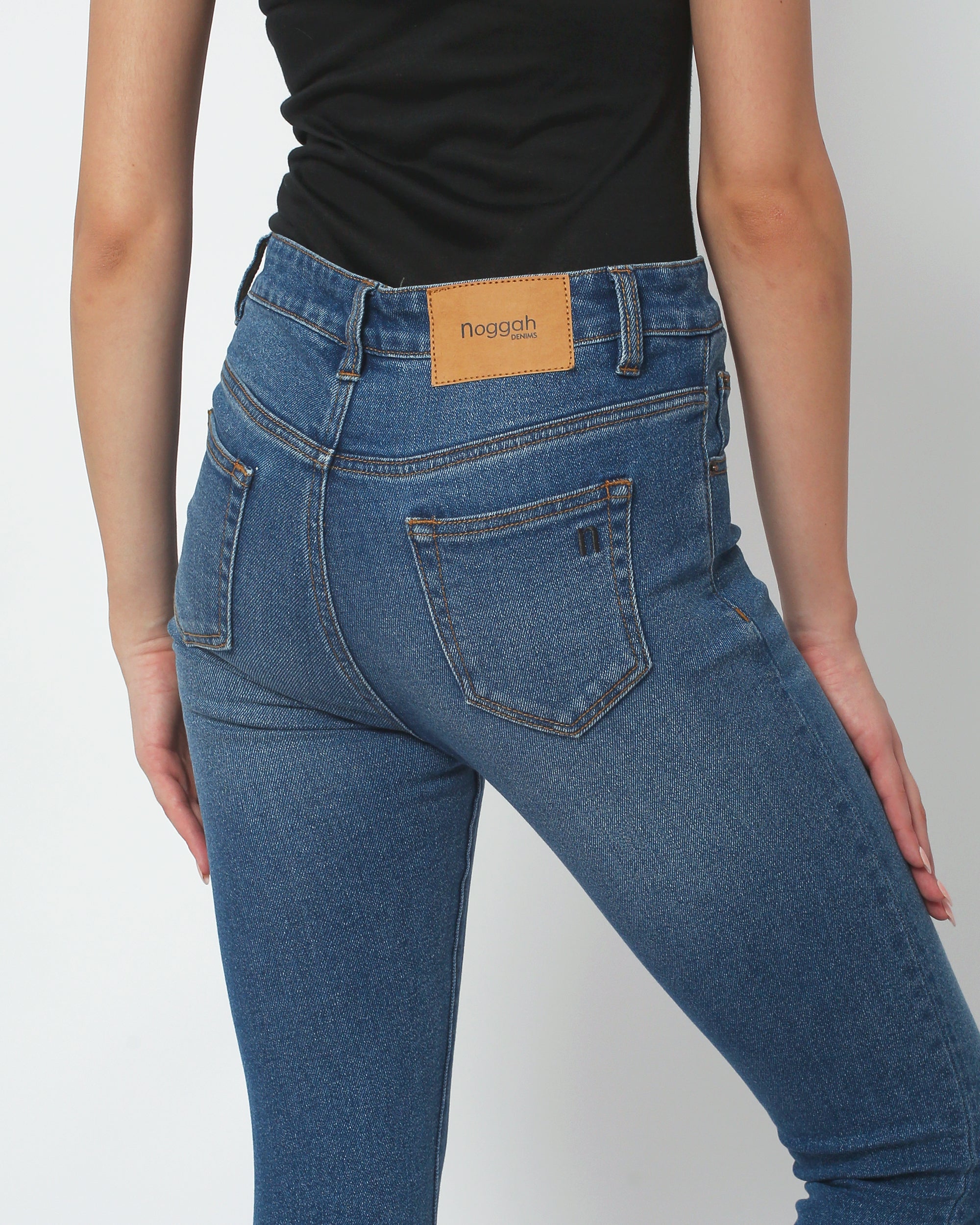 Buy Forever New Black Skinny Pants for Women Online @ Tata CLiQ